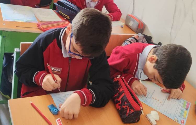 آزمون کتبی هدیه ها مدادقرمز (1)