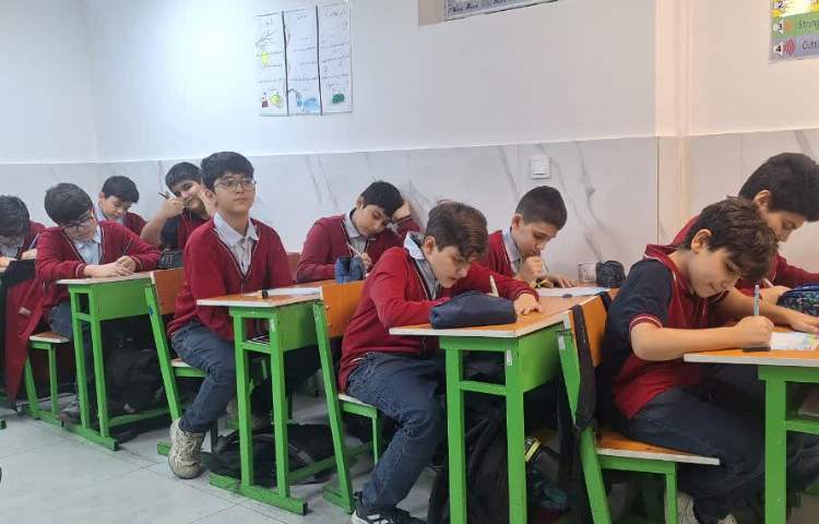 آزمون کتبی هدیه ها مدادقرمز (1)