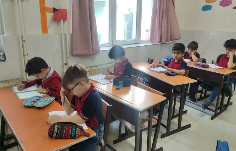 آزمون کلاسی (ریاضی،فارسی) در کلاس برگزار شد. 1