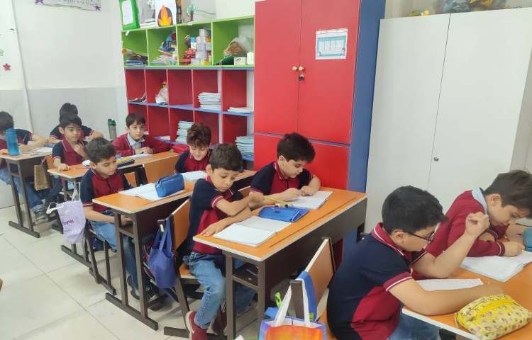 آزمون کلاسی (ریاضی،فارسی) در کلاس برگزار شد. 2