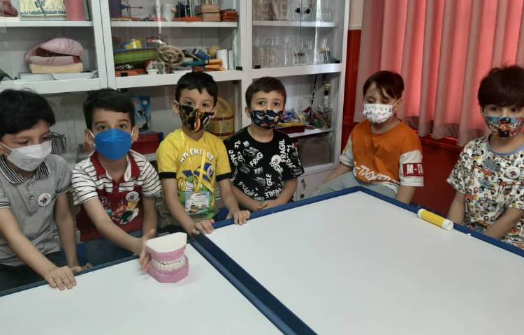 :آشنایی با آزمایشگاه، آموزش حواس پنجگانه با اجرای مسابقه، کلاس توت فرنگی 1