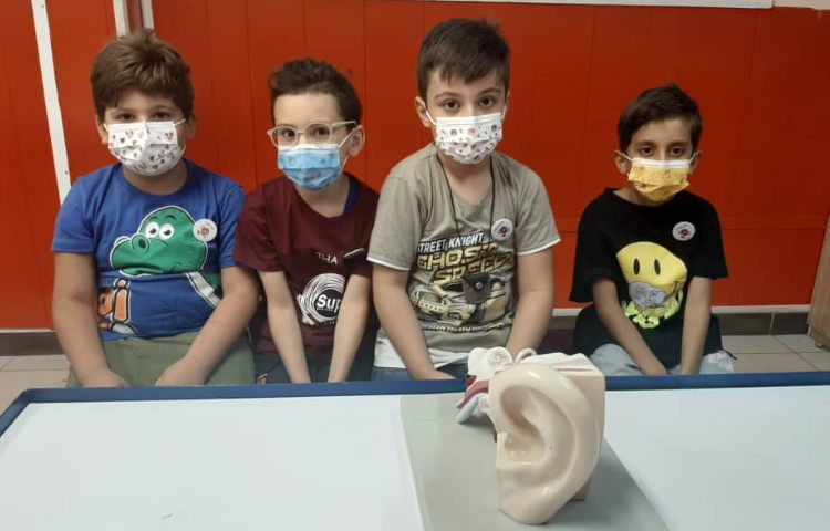 :آشنایی با آزمایشگاه، آموزش حواس پنجگانه با اجرای مسابقه، کلاس توت فرنگی