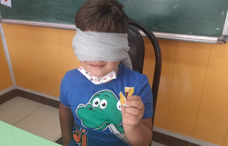 :آشنایی با آزمایشگاه، آموزش حواس پنجگانه با اجرای مسابقه، کلاس توت فرنگی 7