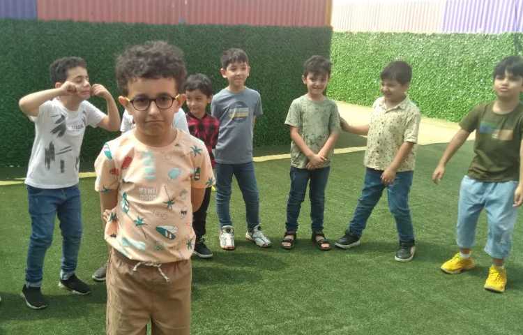 آشنایی با احساسات مثبت و منفی در کلاس زبان زرافه 2