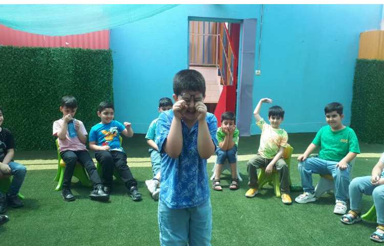 آشنایی با احساسات مثبت و منفی در کلاس زبان زرافه 2