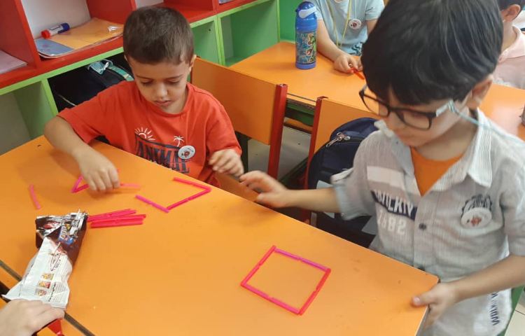 :آشنایی با اشکال هندسی، با کاردستی و بازی با چوب خط، کلاس توت فرنگی 1