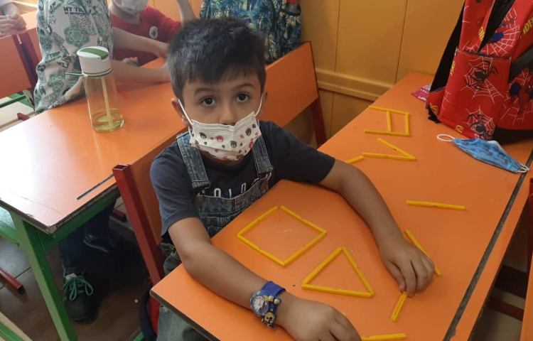 :آشنایی با اشکال هندسی، با کاردستی و بازی با چوب خط، کلاس توت فرنگی 3