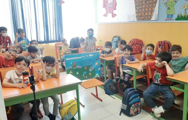 :آشنایی با اشکال هندسی، با کاردستی و بازی با چوب خط، کلاس توت فرنگی