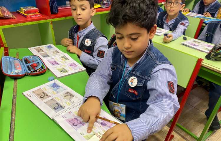 آشنایی با انواع اسکناس های ایرانی،ویژگی آن ها و تفاوت ریال و تومان