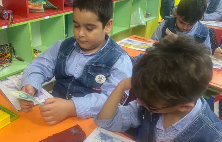 آشنایی با انواع اسکناس های رایج ایرانی و بررسی ویژگی های آن ها 2