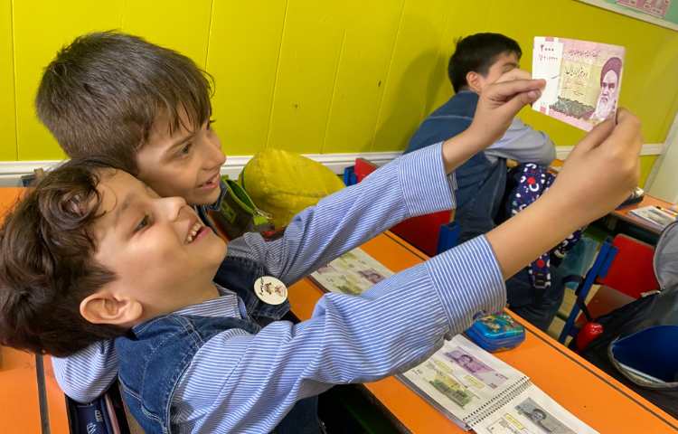 آشنایی با انواع اسکناس های رایج ایرانی و بررسی ویژگی های آن ها 8