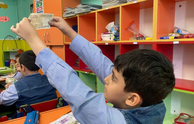 آشنایی با انواع اسکناس های رایج ایرانی و بررسی ویژگی های آن ها 9