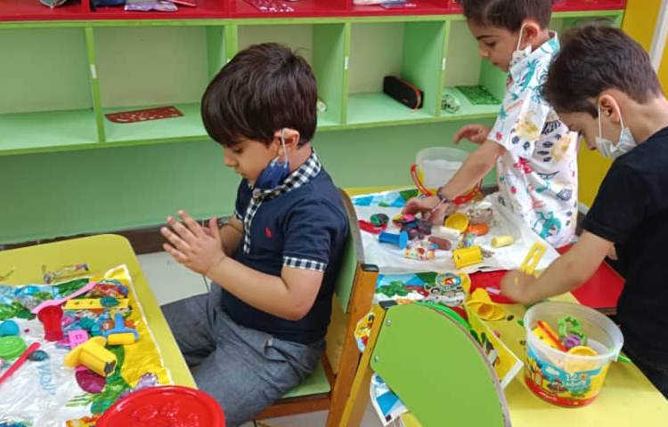 :آشنایی با بهداشت فردی،ساخت وسایل بهداشتی با خمیربازی،کلاس بادبادک 3