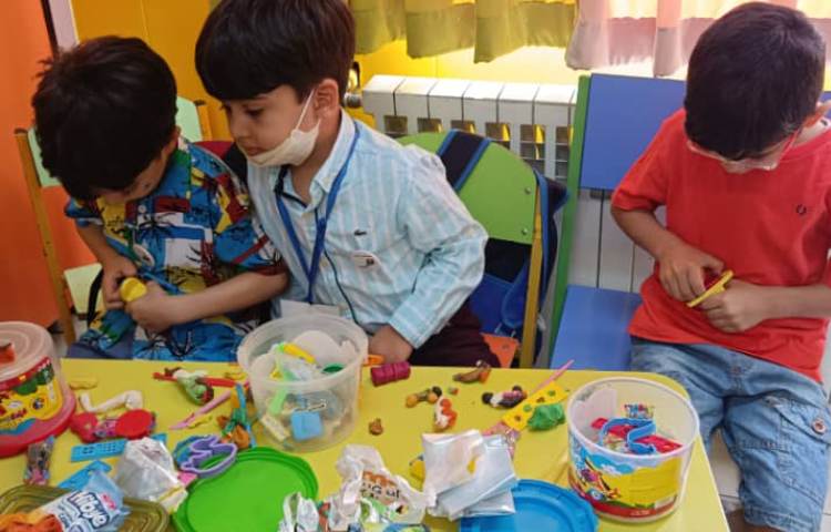 :آشنایی با بهداشت فردی،ساخت وسایل بهداشتی با خمیربازی،کلاس بادبادک 4