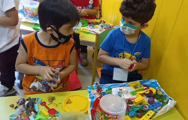 :آشنایی با بهداشت فردی،ساخت وسایل بهداشتی با خمیربازی،کلاس بادبادک 7