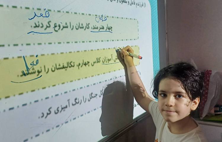 آشنایی با جمله و قسمتهای آن ،کاردستی درخت جمله 2