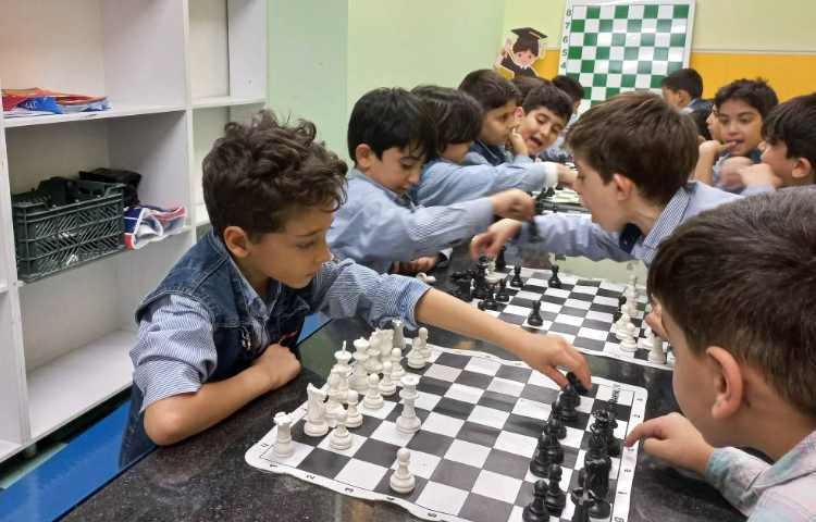 آشنایی با حرکت رخ و طرز گرفتن مهره ها ی حریف با آن 1