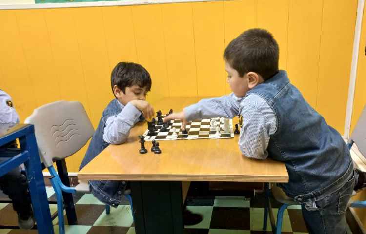 آشنایی با حرکت رخ و طرز گرفتن مهره ها ی حریف با آن 1