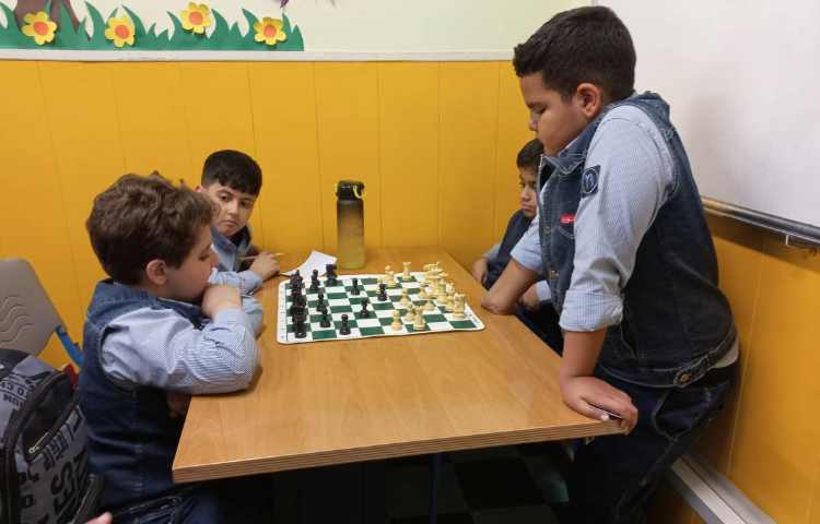 آشنایی با حرکت رخ و طرز گرفتن مهره ها ی حریف با آن