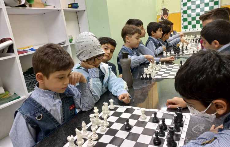 آشنایی با حرکت وزیر و گرفتن مهرهای حریف با آن 1