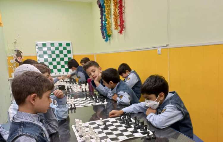 آشنایی با حرکت وزیر و گرفتن مهرهای حریف با آن 3