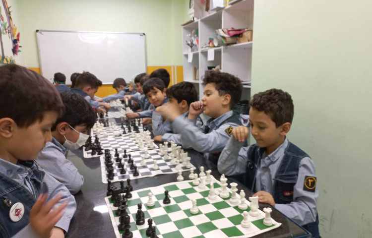 آشنایی با حرکت وزیر و گرفتن مهرهای حریف با آن 4