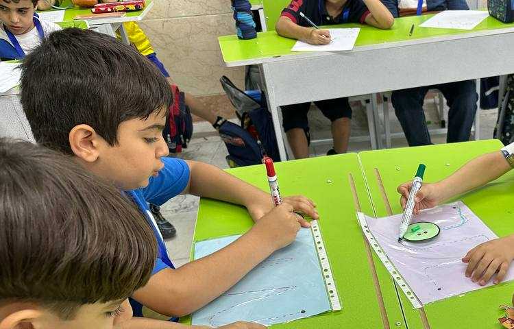 آشنایی با خطوط با بازی کلاس 1/1 خانم حسینی 3