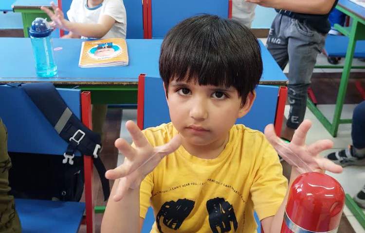 آشنایی با خط زمینه و طرز صحیح دست گرفتن مداد 1