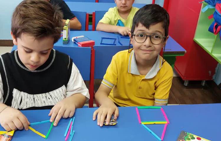 آشنایی با خط زمینه و طرز صحیح دست گرفتن مداد 2