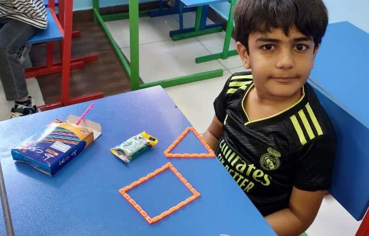 آشنایی با خط زمینه و طرز صحیح دست گرفتن مداد 3