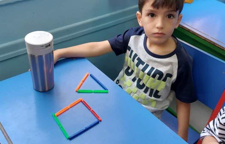 آشنایی با خط زمینه و طرز صحیح دست گرفتن مداد 4