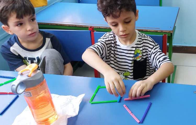 آشنایی با خط زمینه و طرز صحیح دست گرفتن مداد 7