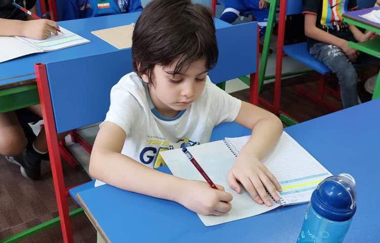 آشنایی با خط زمینه و طرز صحیح دست گرفتن مداد 9