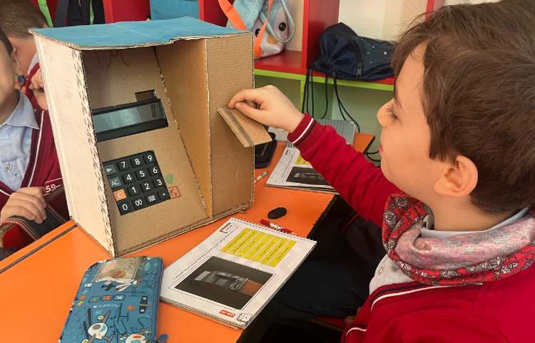 آشنایی با دستگاه خودپرداز و خدمات آن