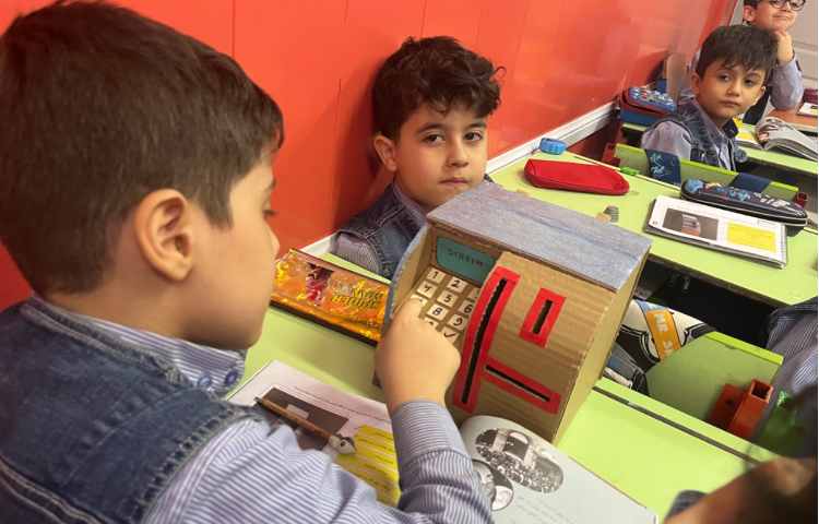 آشنایی با دستگاه خودپرداز و ساخت دست سازه 4