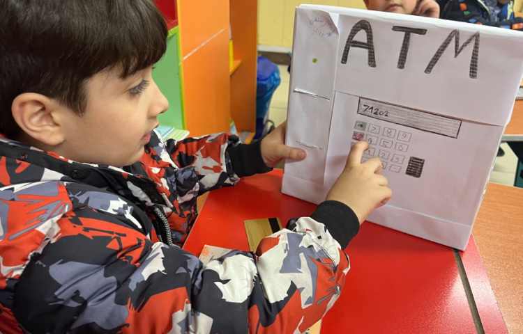 آشنایی با دستگاه خودپرداز و ساخت دست سازه 7