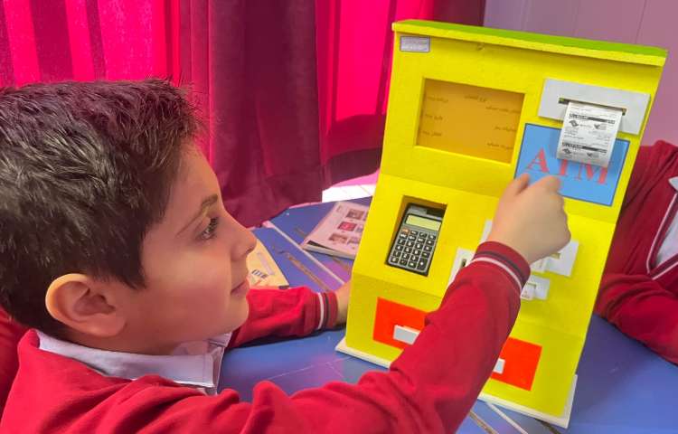 آشنایی با دستگاه خودپرداز و قوانین استفاده از آن 11