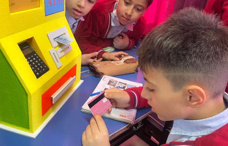 آشنایی با دستگاه خودپرداز و قوانین استفاده از آن 14