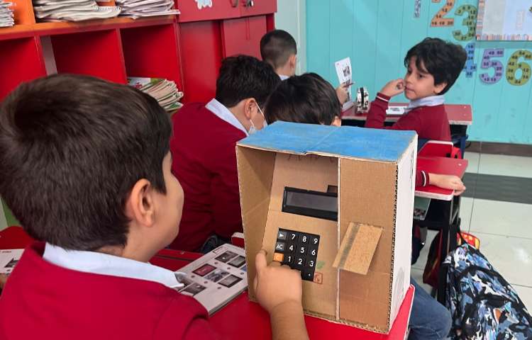 آشنایی با دستگاه خودپرداز و مراحل انجام کار با آن 1