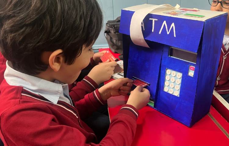 آشنایی با دستگاه خودپرداز و مراحل انجام کار با آن 1