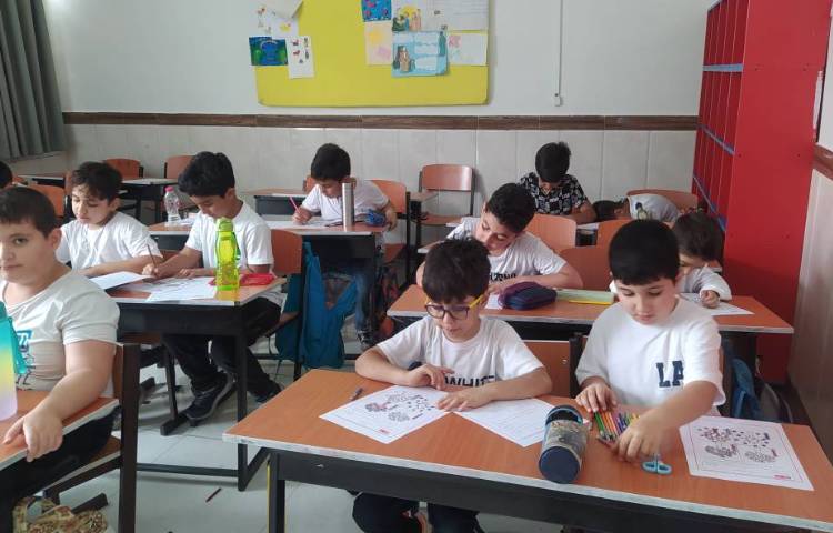 آشنایی با دماسنج با هدف کاربرد دماسنج در زندگی و درک تفاوت دما بین مکان های آفتابی و سایه و آشنایی ب