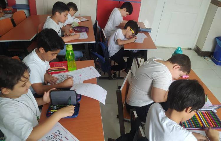 آشنایی با دماسنج با هدف کاربرد دماسنج در زندگی و درک تفاوت دما بین مکان های آفتابی و سایه و آشنایی ب 2