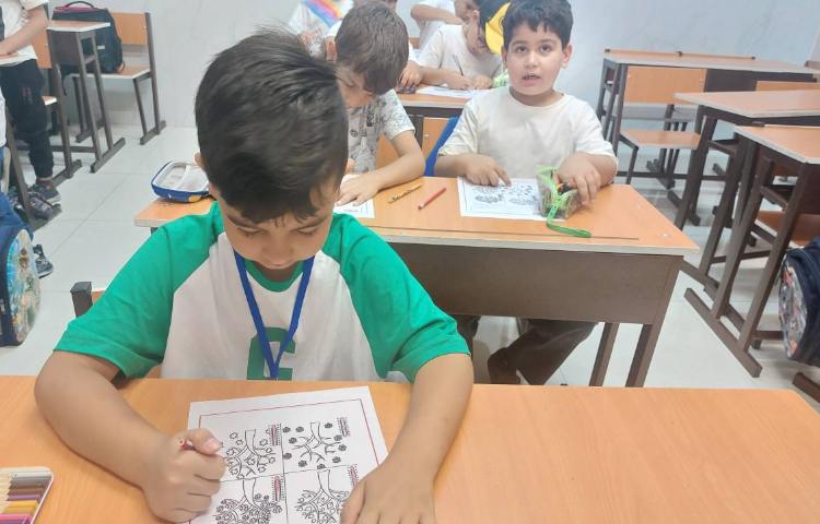 آشنایی با دماسنج با هدف کاربرد دماسنج در زندگی و درک تفاوت دما بین مکان های آفتابی و سایه و آشنایی ب