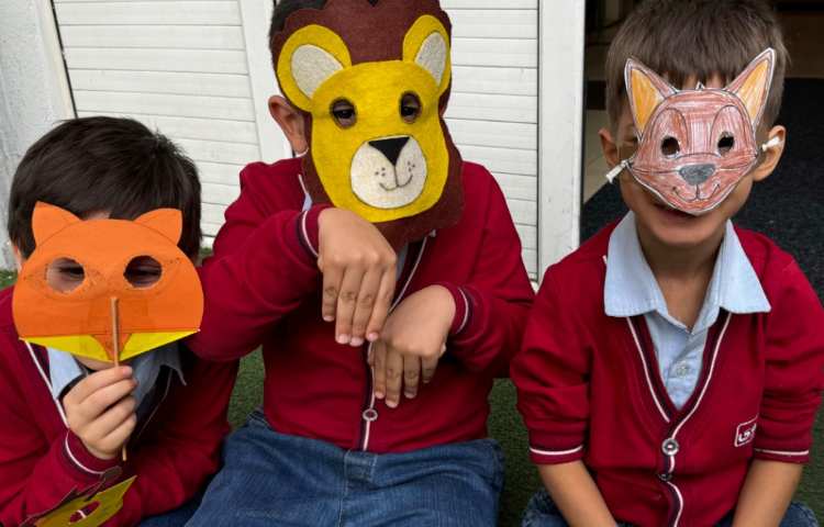 آشنایی با دنیای حیوانات (از نظر حرکت، غذا و .....) همراه با ماسک‌های ساخته شده