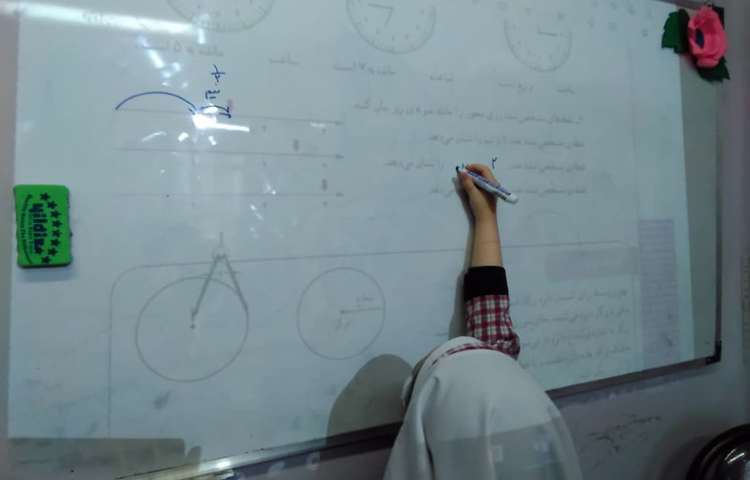 آشنایی با ربع و نیم در ساعت و نمایش ساعت به صورت کسری 4