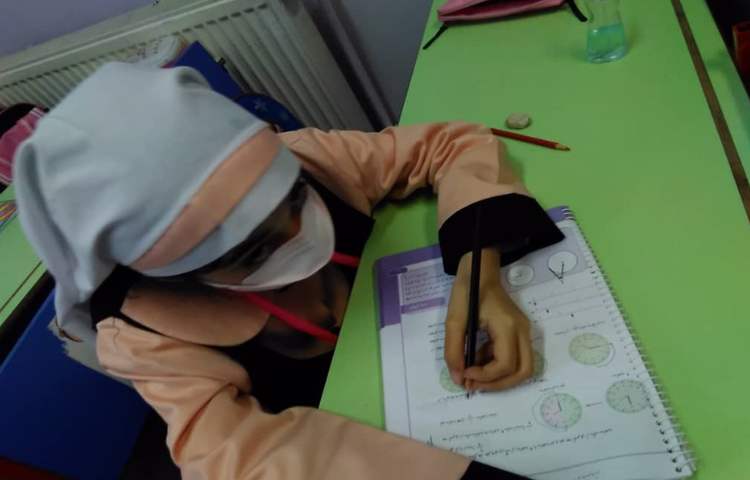 آشنایی با ربع و نیم در ساعت و نمایش ساعت به صورت کسری 6