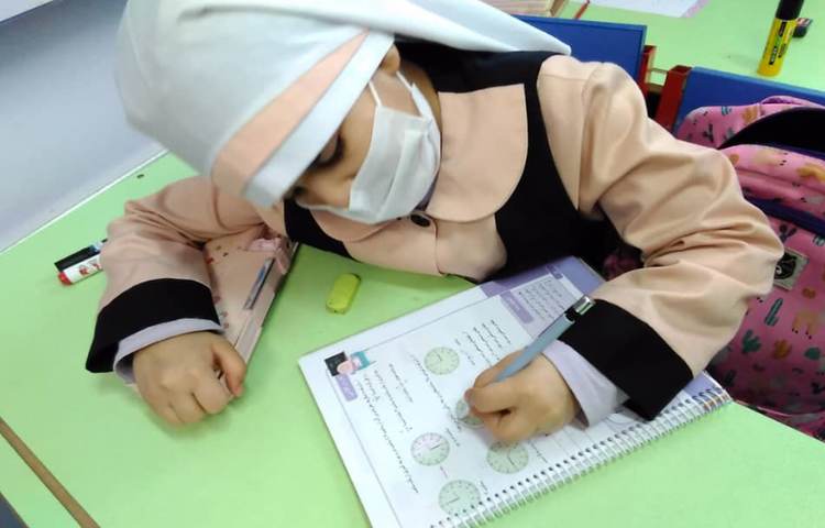 آشنایی با ربع و نیم در ساعت و نمایش ساعت به صورت کسری 7