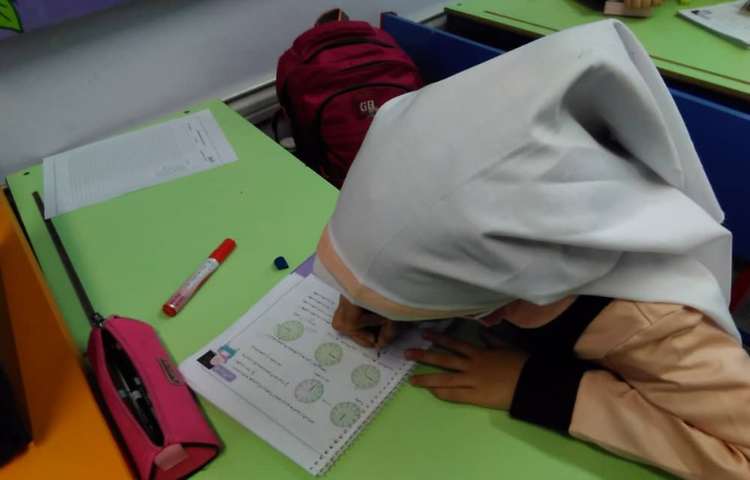 آشنایی با ربع و نیم در ساعت و نمایش ساعت به صورت کسری 8