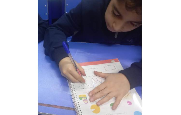 آشنایی با زاویه ی راست و مقایسه ی زاویه ها با یکدیگر به کمک دست ورزی 1