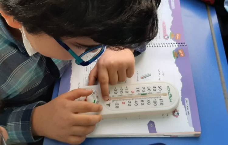 آشنایی با عملکرد دماسنج دیواری و نحوه ی خواندن دما پایه چهارم دبستان